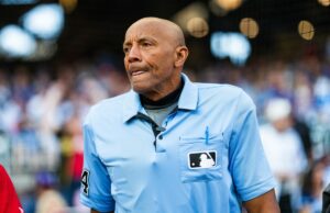 VÍDEO: Árbitro humilhado após fazer duas chamadas diretas de strikeout VÍDEO: Árbitro humilhado após fazer duas chamadas diretas de strikeout