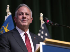 Veja este governador do Partido Republicano se contorcer quando questionado sobre as tarifas de Trump Veja este governador do Partido Republicano se contorcer quando questionado sobre as tarifas de Trump