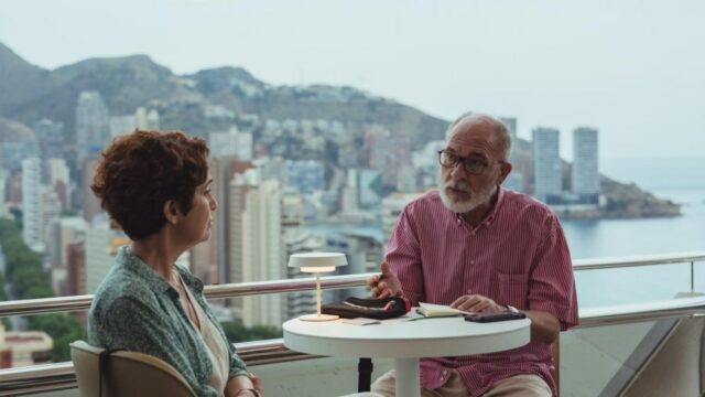 Vendas de placas Latido para o jogador da competição Málaga de Ángeles González-Sinde 'Blue Lights of Benidorm'
