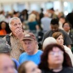Viajantes em pânico ouvem uma nova mensagem dos aeroportos: não chegue tão cedo