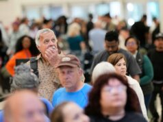 Viajantes em pânico ouvem uma nova mensagem dos aeroportos: não chegue tão cedo Viajantes em pânico ouvem uma nova mensagem dos aeroportos: não chegue tão cedo