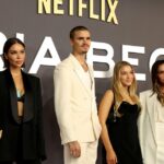 Victoria Beckham compartilha sentimentos pelo filho Brooklyn em meio a um drama familiar contínuo: 'Nós dois amamos você'