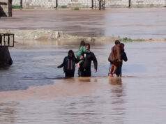 Vídeo: Tempestades arrastam veículos e inundam casas em todo o Oriente Médio Vídeo: Tempestades arrastam veículos e inundam casas em todo o Oriente Médio