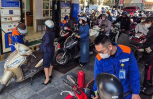 Vietnã pede para trabalhar em casa em meio ao fornecimento de combustível e à crise de preços no Oriente Médio Vietnã pede para trabalhar em casa em meio ao fornecimento de combustível e à crise de preços no Oriente Médio