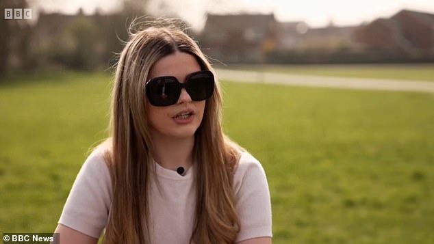 Vítima de meningite está muito feliz por estar viva depois Annabelle Mackay (foto), 21 anos, acredita que pode ter contraído meningite durante uma noite no Club Chemistry em Canterbury – amplamente considerado o marco zero para o surto