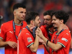 Vitinha acha que Bruno Fernandes é um dos ‘quatro melhores’ meio-campistas do mundo no momento, ao lado de talentos ‘mágicos’ Vitinha acha que Bruno Fernandes é um dos 'quatro melhores' meio-campistas do mundo no momento, ao lado de talentos 'mágicos'