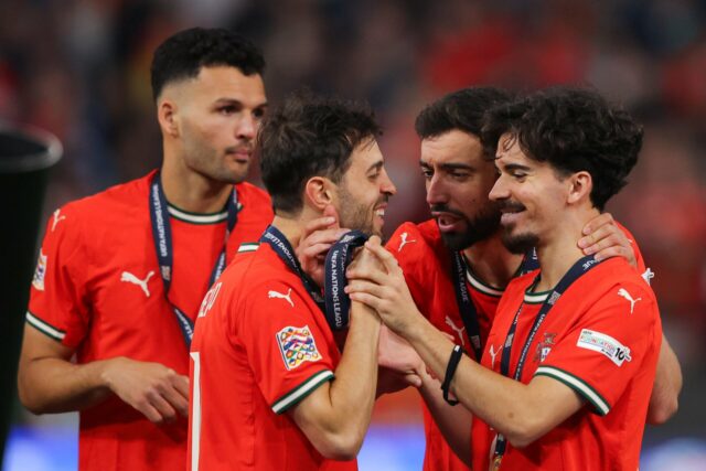 Vitinha acha que Bruno Fernandes é um dos 'quatro melhores' meio-campistas do mundo no momento, ao lado de talentos 'mágicos'
