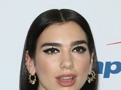 Você consegue adivinhar o que essas estrelas fizeram para tirar anos de seus rostos? Não é Botox nem preenchimento, mas é tão bom quanto um facelift (e até a Rainha Camilla é fã!) As sobrancelhas de Dua Lipa em 2018