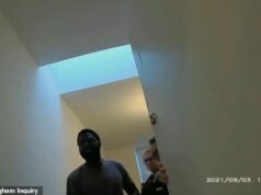 ‘Você se saiu bem, certo?’: Momento arrepiante O assassino de Nottingham parabenizou a polícia por detê-lo depois de receber um choque em uma filmagem dramática de câmera corporal Valdo Calocane foi abordado pela Polícia de Nottinghamshire em setembro de 2021 porque a polícia tinha um mandado para seccioná-lo ao abrigo da Lei de Saúde Mental