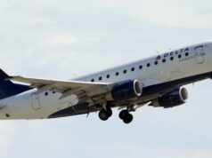 Voo de Los Angeles para Sydney enfrenta turbulência e lança tripulação no ar Voo de Los Angeles para Sydney enfrenta turbulência e lança tripulação no ar