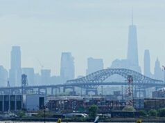 Voos do aeroporto de Newark interrompidos devido à evacuação da torre de controle das forças de fumaça Voos do aeroporto de Newark interrompidos devido à evacuação da torre de controle das forças de fumaça