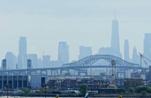 Voos do aeroporto de Newark interrompidos devido à evacuação da torre de controle das forças de fumaça Voos do aeroporto de Newark interrompidos devido à evacuação da torre de controle das forças de fumaça