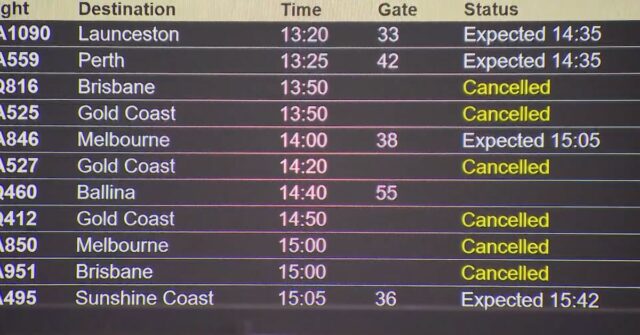 Voos cancelados no aeroporto doméstico.