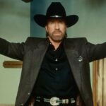 'Walker, Texas Ranger' de Chuck Norris quase entrou em colapso na primeira temporada - mas se tornou um grande sucesso da CBS no sábado à noite