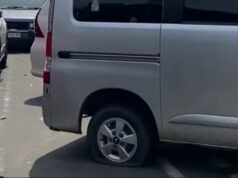 Wanita Ini Protes Ban Mobil Kempes Massal di Monas, Diduga Parkir di Lokasi Ini Wanita Ini Protes Ban Mobil Kempes Massal di Monas, Diduga Parkir di Lokasi Ini