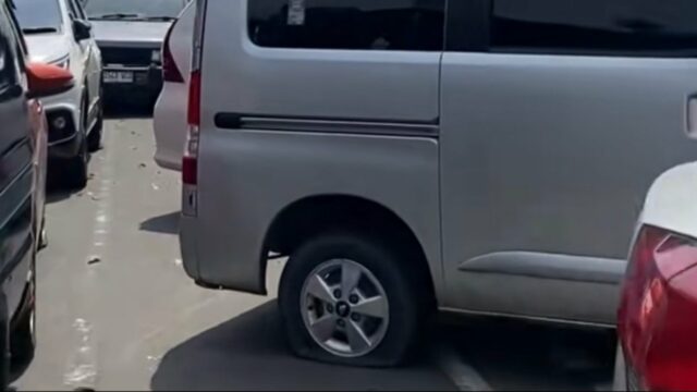 Wanita Ini Protes Ban Mobil Kempes Massal di Monas, Diduga Parkir di Lokasi Ini
