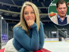 Wild GM, jogadores ‘devastados’ pela morte da querida repórter do time e seus três filhos em um incêndio em uma casa Jessi Pierce apoiada nas pranchas do rinque de hóquei.