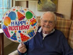 William Daniels agradece aos fãs por mantê-lo ‘jovem’ antes do 99º aniversário Danielle Fishel Rider Strong Bonnie Bartlett Will Friedle Inside William Daniels vínculo de 30 anos com Boy Meets World Cast Members