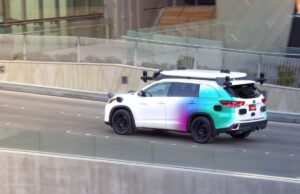 Zoox começa a mapear Dallas e Phoenix para seus robotáxis A Zoox test fleet vehicle in Las Vegas