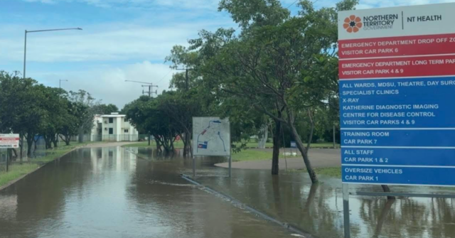 ‘Crocs em todos os lugares’ em meio a enchentes devastadoras Inundações em Katherine postadas pela MP Jo Hersey