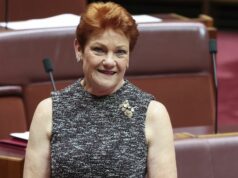 ‘Eles estão gritando por isso’: o aviso de Hanson após o choque eleitoral A líder de uma nação, a senadora Pauline Hanson, no Senado, no Parlamento em Canberra, na segunda-feira, 23 de março de 2026. fedpol Foto: Alex Ellinghausen