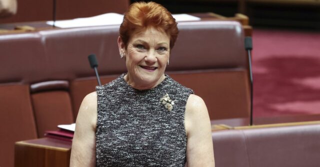 A líder de uma nação, a senadora Pauline Hanson, no Senado, no Parlamento em Canberra, na segunda-feira, 23 de março de 2026. fedpol Foto: Alex Ellinghausen