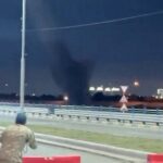 Uma testemunha ocular disse à Reuters que o sistema de defesa aérea C-RAM derrubou dois dos drones