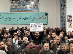 ‘Para as vítimas da Ilha Epstein’: a máquina de propaganda do Irão em plena atividade Os meios de comunicação ligados ao regime partilharam imagens, muitas das quais parecem ter sido adulteradas, retratando a guerra como uma luta contra os aliados de Jeffrey Epstein.