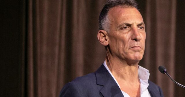 ‘Sem medo nem favor’: ACM responde ao voto de desconfiança dos funcionários em Catalano
