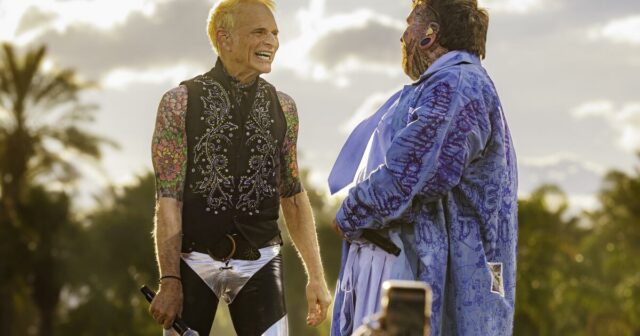10 minutos nos bastidores com David Lee Roth no Coachella
