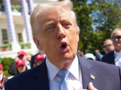 Três palavras que faltam no plano de cessar-fogo podem fazer Trump de bobo O presidente Donald Trump concordou com um cessar-fogo menos de uma hora antes do prazo final, às 20h, na terça-feira. /Evan Vucci/Reuters