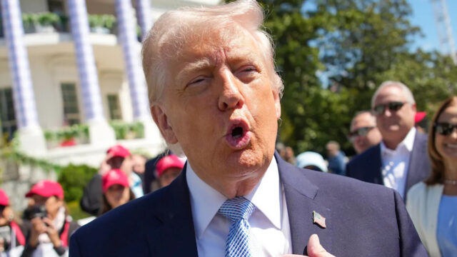 O presidente Donald Trump concordou com um cessar-fogo menos de uma hora antes do prazo final, às 20h, na terça-feira. /Evan Vucci/Reuters