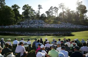 2026 Masters LIVE: Tabela de classificação e atualizações da rodada final enquanto Rory McIlroy enfrenta uma batalha nervosa para manter sua jaqueta verde após o colapso de Augusta AUGUSTA, GEÓRGIA - 11 DE ABRIL: Uma visão geral do buraco 16 durante a terceira rodada do Torneio Masters de 2026 no Augusta National Golf Club em 11 de abril de 2026 em Augusta, Geórgia. (Foto de Heitor Vivas/Getty Images)