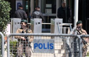 3 homens armados abrem fogo em frente ao consulado israelense em Istambul, apelidados de ‘terroristas’ por autoridade turca 3 homens armados abrem fogo em frente ao consulado israelense em Istambul, apelidados de 'terroristas' por autoridade turca