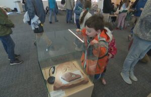 3º Dia Anual dos Fósseis ensina as crianças do PEI como encontrar tesouros pré-históricos 3º Dia Anual dos Fósseis ensina as crianças do PEI como encontrar tesouros pré-históricos