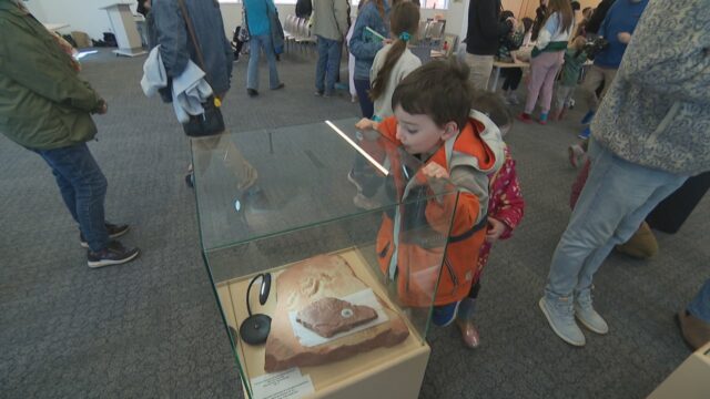3º Dia Anual dos Fósseis ensina as crianças do PEI 3º Dia Anual dos Fósseis ensina as crianças do PEI como encontrar tesouros pré-históricos