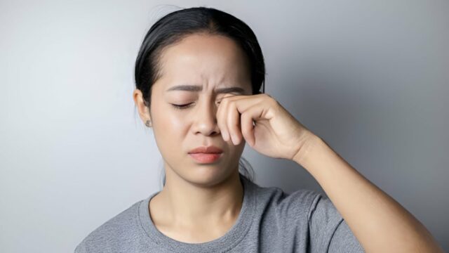 8 Langkah Cegah Floaters Pada Mata, Munculnya Bayangan Kecil Melayang di Penglihatan
