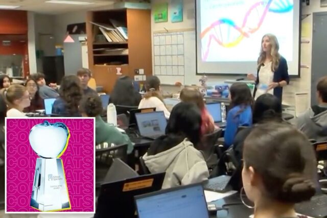 Erin Andrade, professora de pesquisa forense e biotecnologia, sorrindo com alunos visíveis atrás de uma janela.