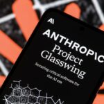 uma comparação do desempenho de referência de Claude Mythos