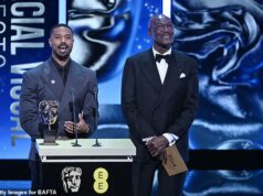 A BBC violou os padrões editoriais ao transmitir a explosão de insultos raciais de quem sofre de Tourette durante os Baftas, descobriu a investigação As estrelas dos Sinners, Michael B. Jordan e Delroy Lindo, estavam apresentando o primeiro prêmio da noite no Royal Festive Hall de Londres no domingo, quando a explosão ocorreu