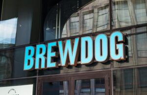 A BrewDog deixou £ 20 milhões em contas não pagas para empresas do Reino Unido quando faliu – enquanto novos proprietários revelam planos para fazer com que valesse US$ 1 BILHÃO A gigante escocesa da cerveja deve quase 500 empresas, desde clubes de futebol, universidades, cafeterias, padarias e serviços de lavanderia, até advogados, conselhos e parques de férias, de acordo com um relatório dos administradores Alixpartners