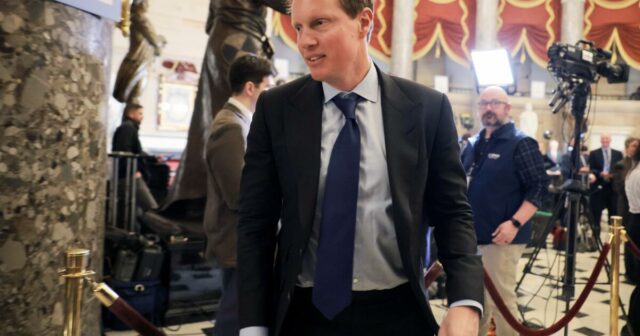 A Paramount quer que a FCC aprove o aumento da propriedade estrangeira no acordo da Warner Bros.
