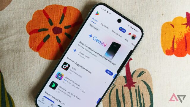 Logotipo da Play Store sobre o campo dos logotipos da AP