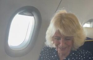 A Rainha Camilla reúne o bebê Roo com amigos há muito perdidos – enquanto uma bela filmagem captura Sua Majestade a bordo do voo para os EUA com uma réplica personalizada de um brinquedo histórico Um vídeo capturou Camilla transportando Roo, uma réplica de um brinquedo desaparecido que pertencia a Christopher Robin Milne, filho de AA Milne, que escreveu a série de livros infantis do Ursinho Pooh, para os EUA como parte de sua visita de estado com o rei Charles.