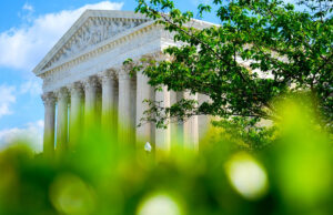 A Suprema Corte apoia o centro antiaborto, levantando temores da 1ª Emenda sobre a investigação estadual Yahoo news home