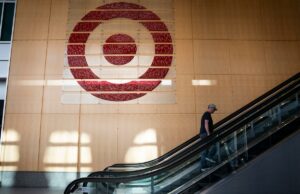 A Target está ordenando que mais funcionários remotos se mudem para sua sede em Minneapolis A Target está ordenando que mais funcionários remotos se mudem para sua sede em Minneapolis
