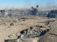 A angustiante corrida contra o tempo para encontrar o aviador americano abatido no Irã Uma imagem estática divulgada pela mídia iraniana que pretende mostrar uma aeronave dos EUA destruída durante a missão dos EUA para encontrar um aviador preso no Irã.