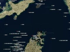 A arma secreta do Irão na sua guerra contra os EUA é também a sua maior moeda de troca Um barco passa por um navio-tanque ancorado no Estreito de Ormuz, na costa da ilha de Qeshm, no Irã, no sábado.