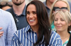 A carteira tecida de Meghan Markle custa US$ 990, mas encontramos o visual por US$ 52 MELBOURNE, AUSTRÁLIA - 16 DE ABRIL: Meghan, Duquesa de Sussex durante uma Scar Tree Walk em 16 de abril de 2026 em Melbourne, Austrália. O duque e a duquesa de Sussex estão em visita de quatro dias à Austrália, com compromissos em Melbourne, Canberra e Sydney. (Foto de Asanka Ratnayake/Getty Images)