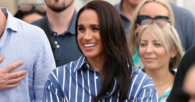 MELBOURNE, AUSTRÁLIA - 16 DE ABRIL: Meghan, Duquesa de Sussex durante uma Scar Tree Walk em 16 de abril de 2026 em Melbourne, Austrália. O duque e a duquesa de Sussex estão em visita de quatro dias à Austrália, com compromissos em Melbourne, Canberra e Sydney. (Foto de Asanka Ratnayake/Getty Images)